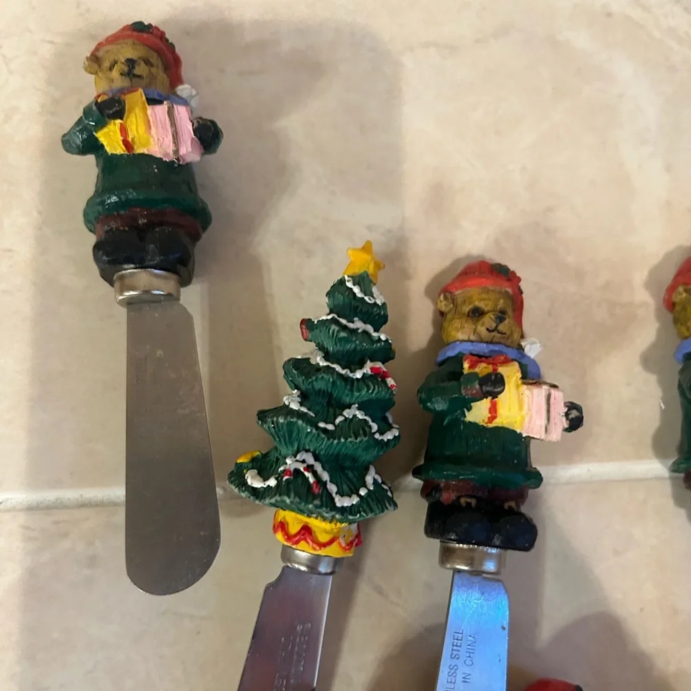 Bundle‎ of 12 Boston Warehouse Christmas Cheese Spreaders